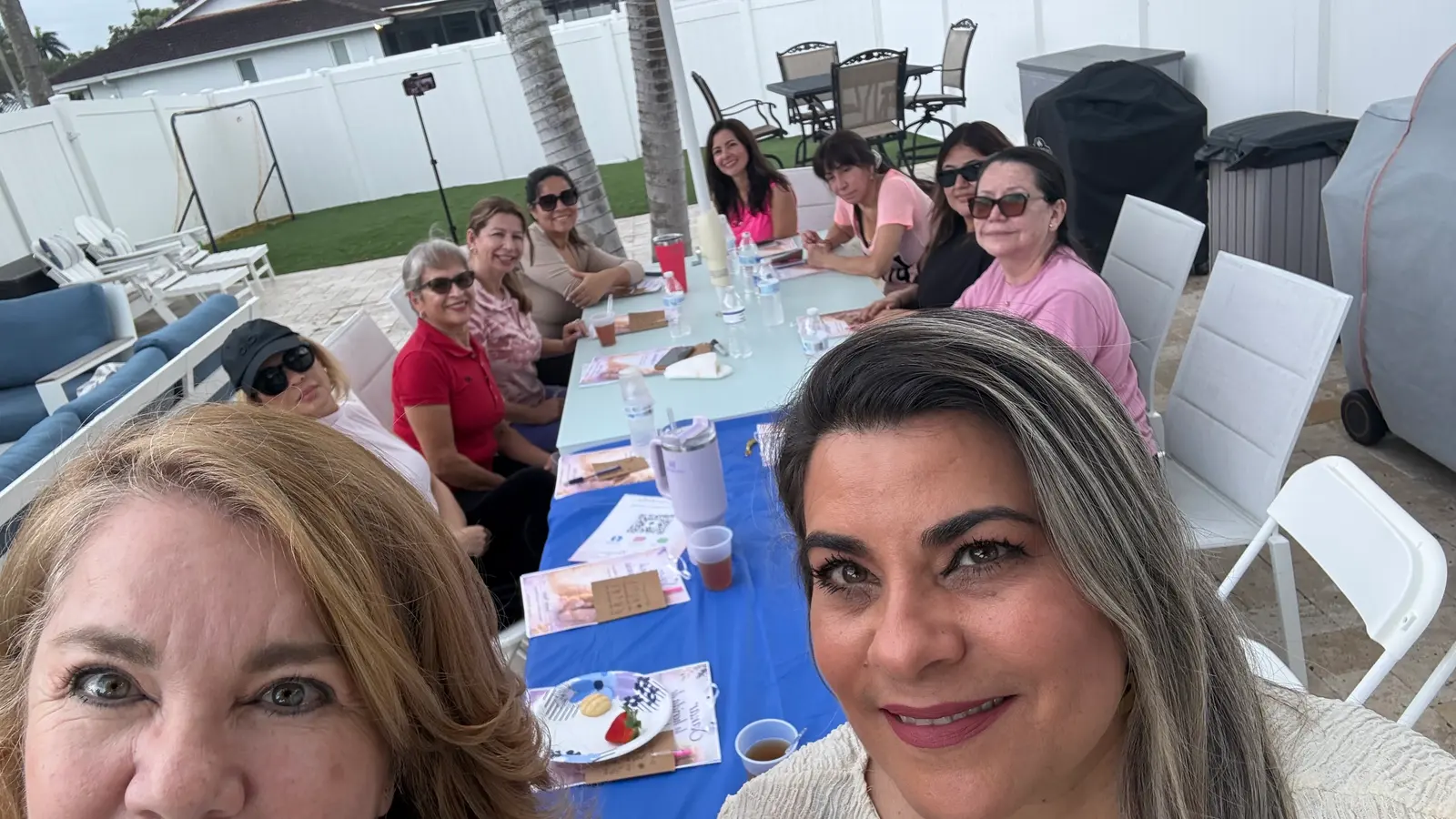 Círculo de mujeres en un encuentro de bienestar