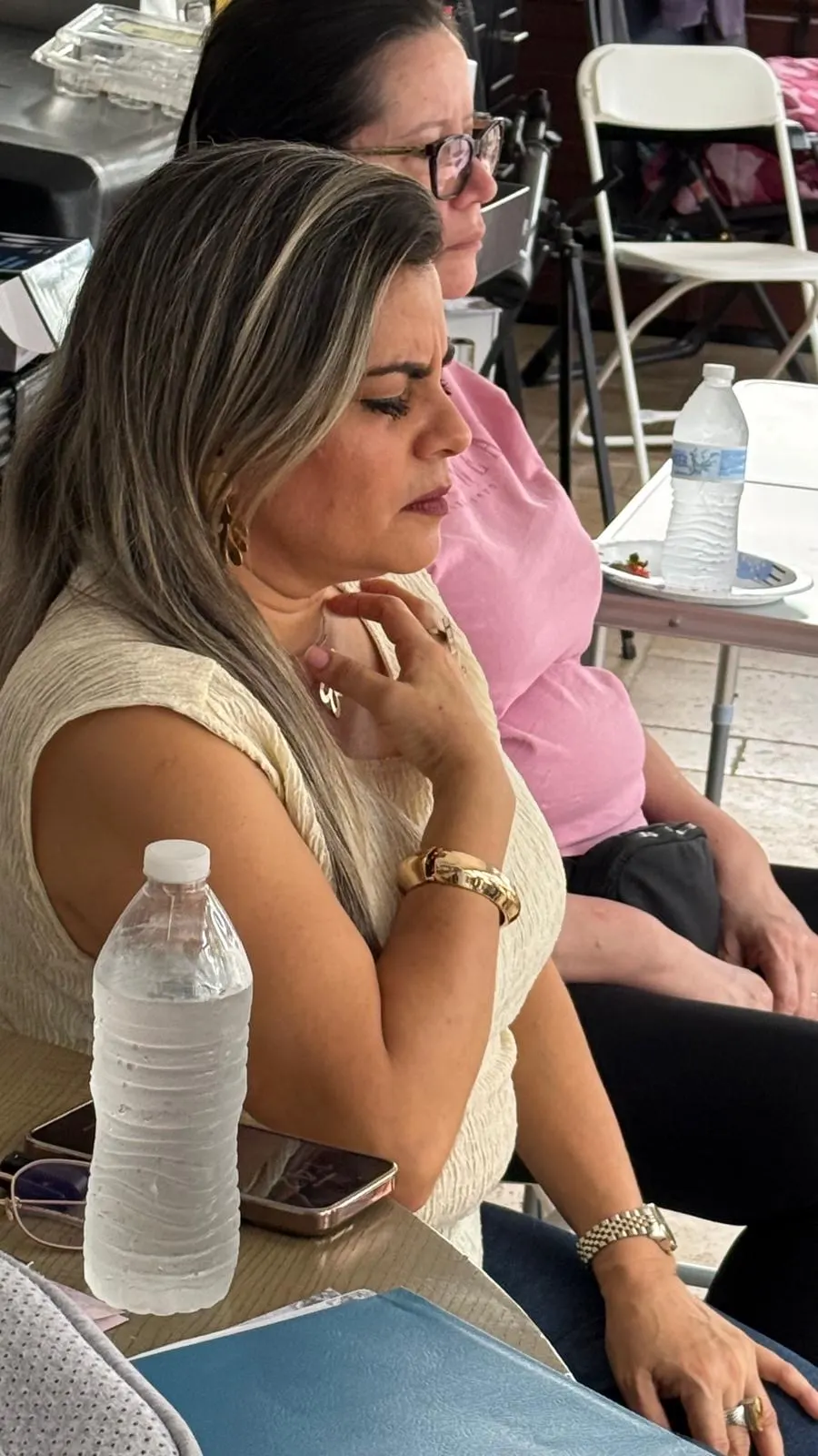 Sandra en un momento de reflexión